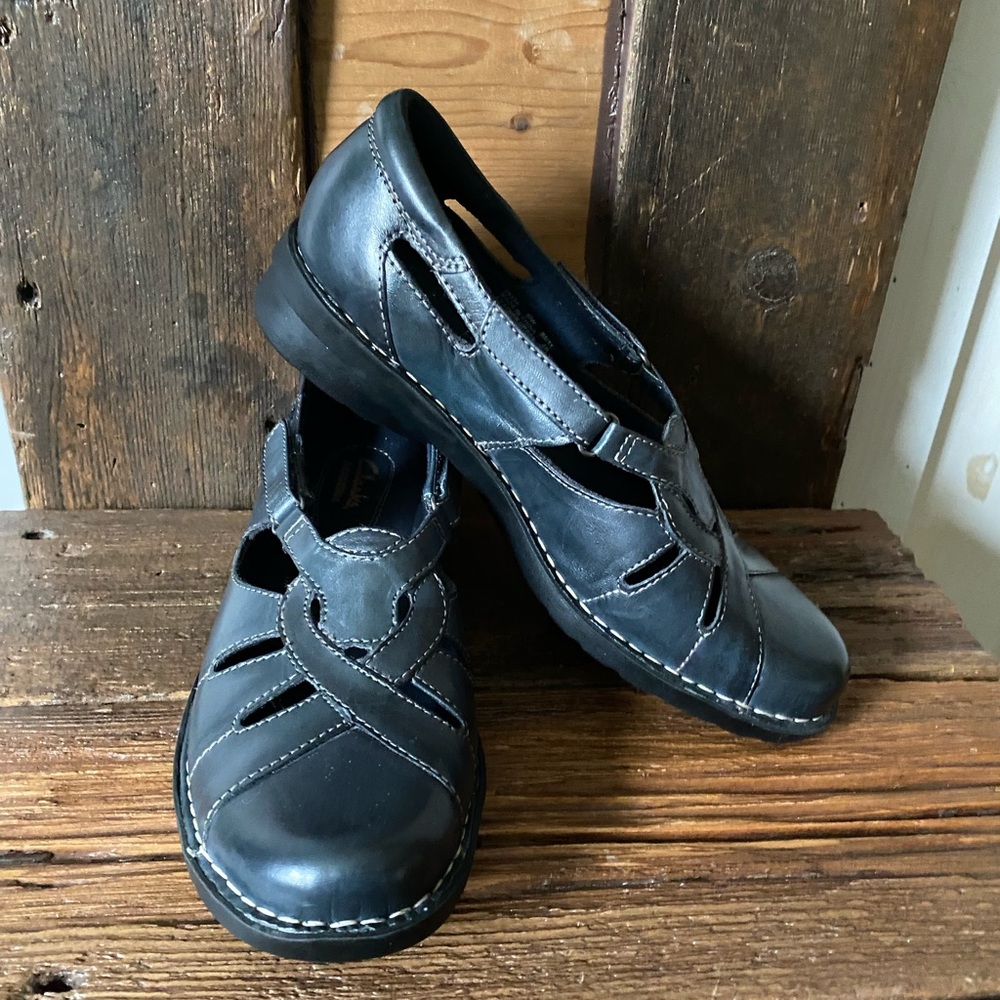 Clarks “Nikki Regatta” Leather Mary Janes